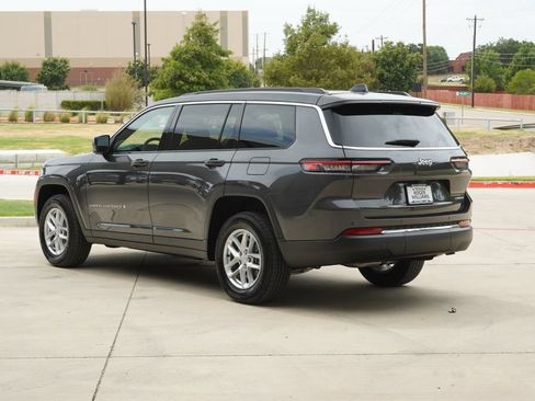 Used 2025 Jeep Grand Cherokee L Laredo RWD image 3