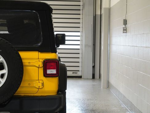 Used 2021 Jeep Wrangler Sport image 11