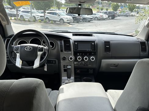 Used 2016 Toyota Sequoia SR5 AWD/4WD image 28