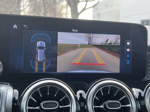 Used 2024 Mercedes-Benz GLB 250 250 image 25