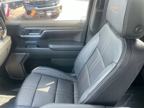 Used 2023 Chevrolet Silverado 1500 High Country w/ Technology Package AWD/4WD image 17