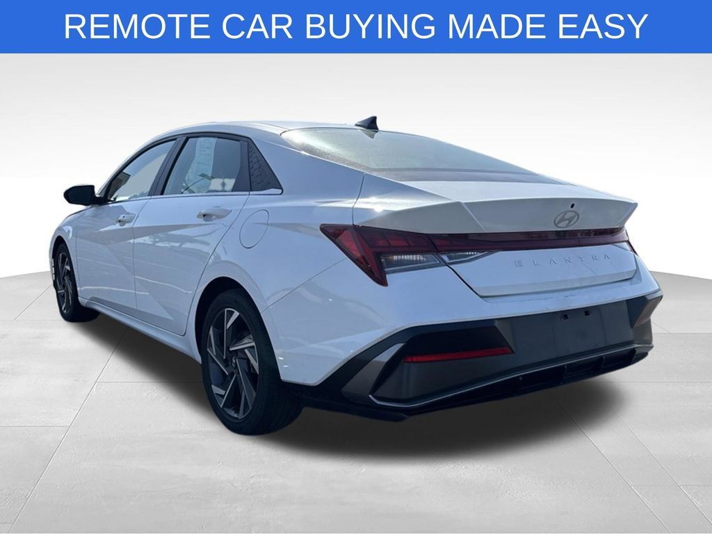 Used 2025 Hyundai Elantra SEL FWD image 7