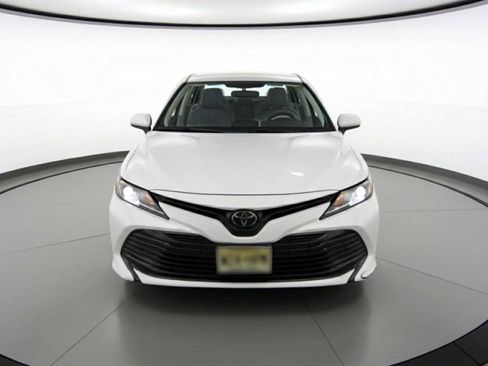 Used 2020 Toyota Camry LE image 2
