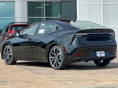 New 2027 Toyota Prius Plug-In Hybrid FWD image 6