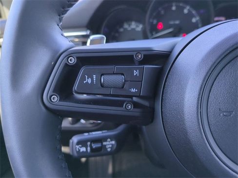 Used 2025 Porsche Macan image 30