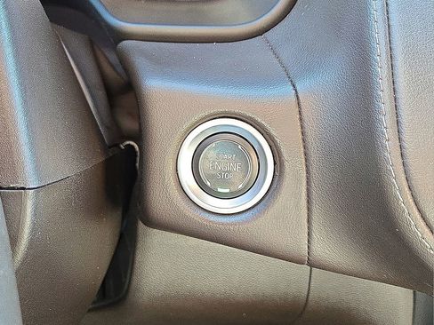 Used 2022 Chevrolet Tahoe Z71 image 32