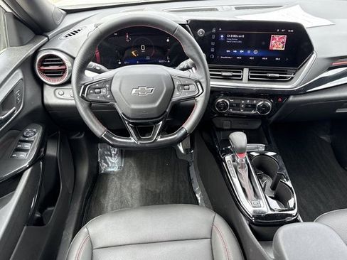 Used 2025 Chevrolet Trax RS w/ Driver Confidence Package image 22