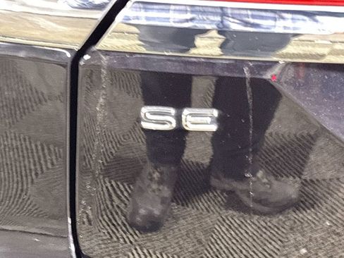 Certified 2024 Volkswagen Atlas SE image 23