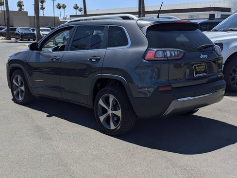 Used 2019 Jeep Cherokee Limited w/ Technology Group FWD image 4