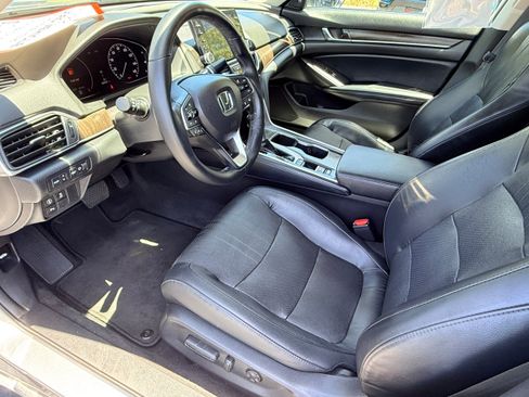 Used 2018 Honda Accord Touring image 12