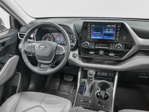 Used 2022 Toyota Highlander XLE image 29