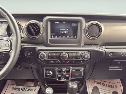 Used 2019 Jeep Wrangler Unlimited Sport S AWD/4WD image 16