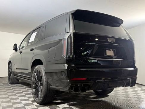 Used 2025 Cadillac Escalade V w/ LPO, ONYX Package AWD/4WD image 4