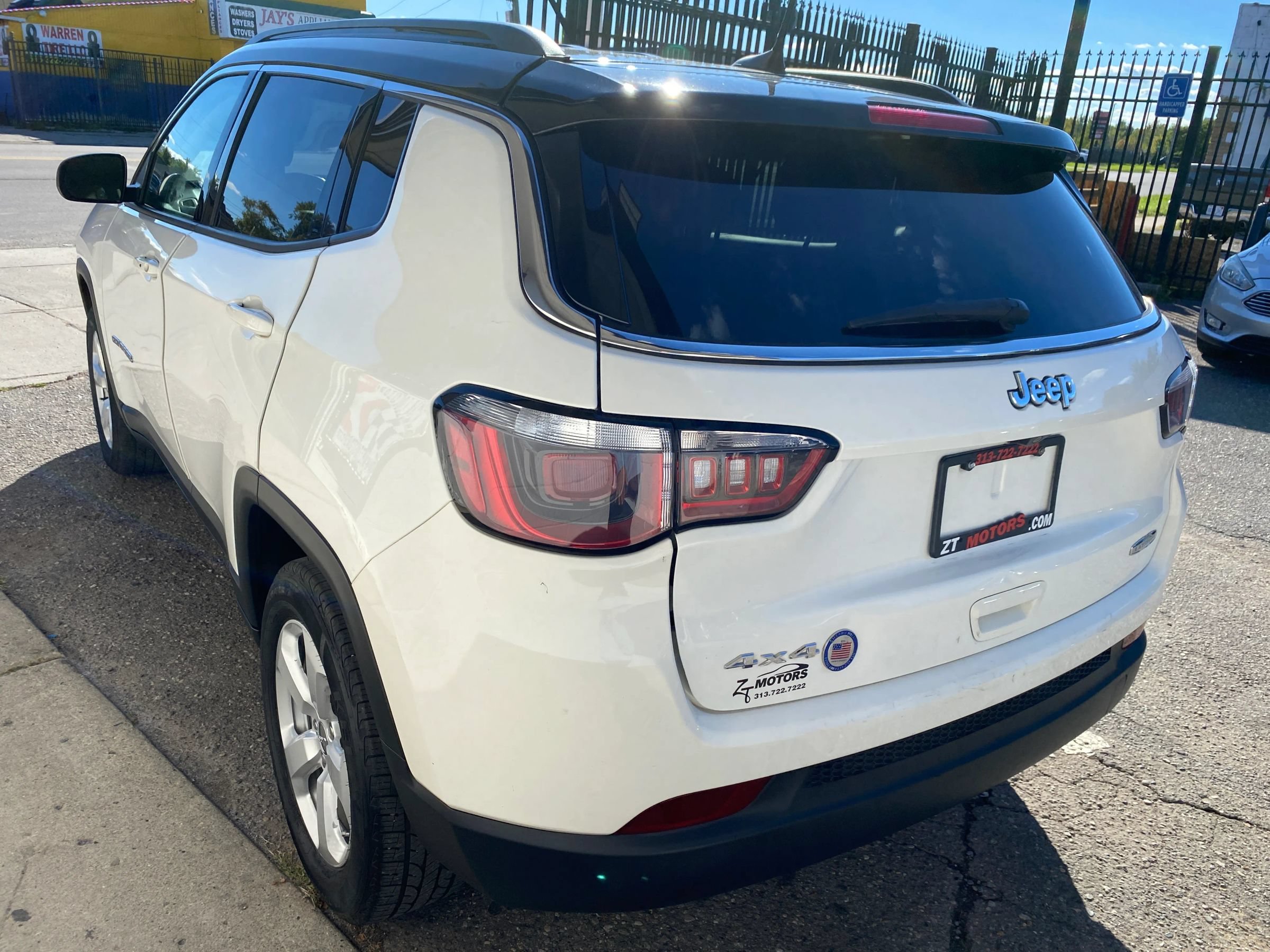 Used 2019 Jeep Compass Latitude w/ Cold Weather Group AWD/4WD image 2