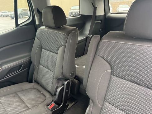 Used 2023 GMC Acadia SLE image 4