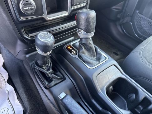 Used 2022 Jeep Wrangler Unlimited Sport image 23