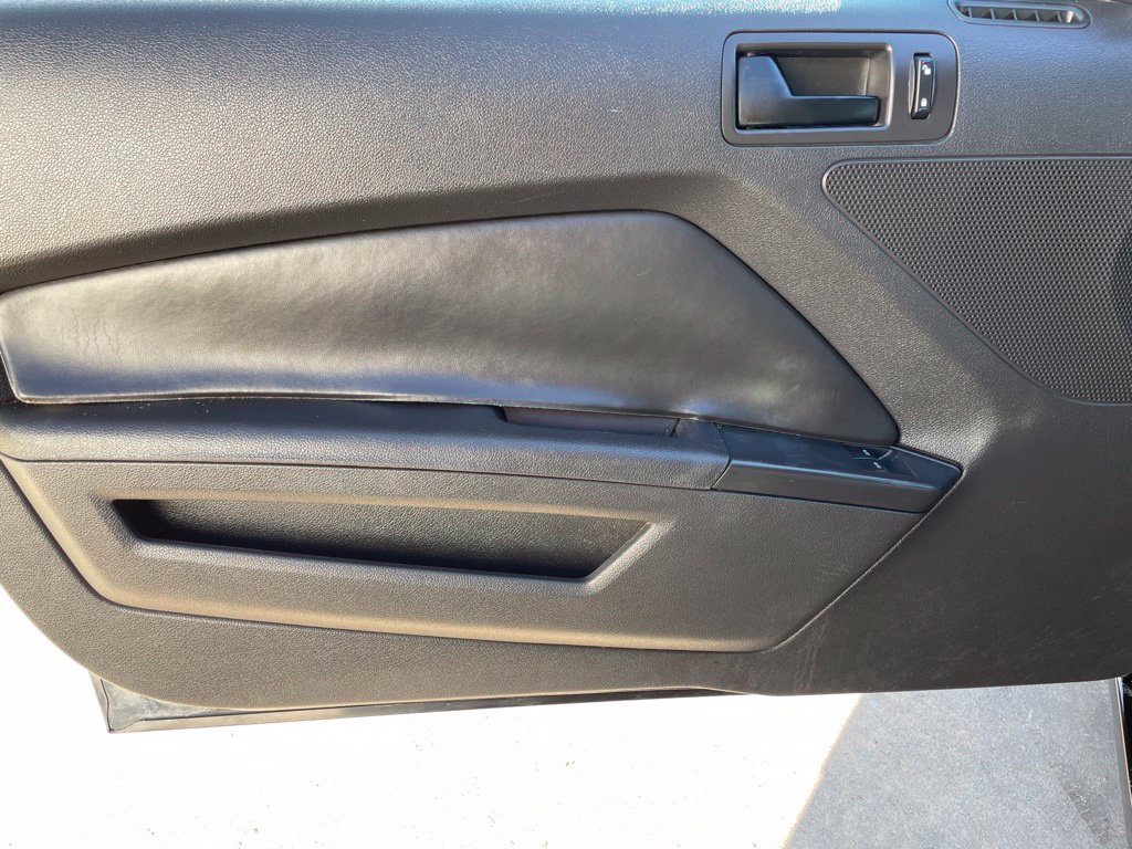 Used 2014 Ford Mustang Coupe RWD image 15