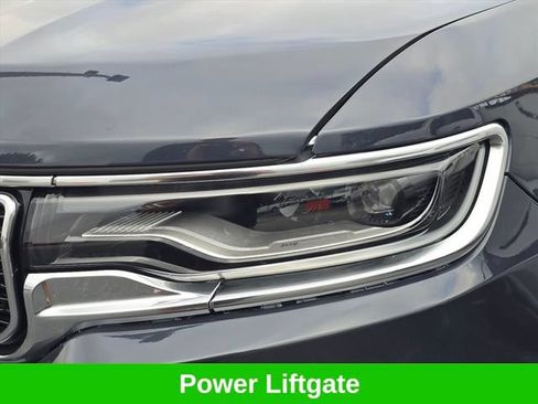 Used 2023 Jeep Wagoneer Series III w/ Premium Group I AWD/4WD image 17