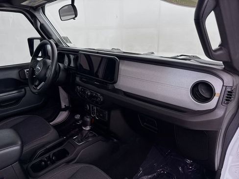 Used 2024 Jeep Gladiator Sport AWD/4WD image 26