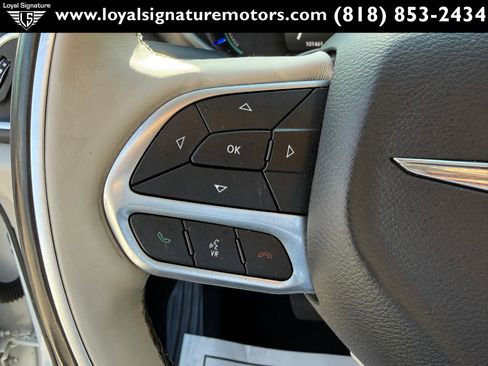 Used 2018 Chrysler Pacifica Limited w/ Advanced Safetytec Group FWD image 33