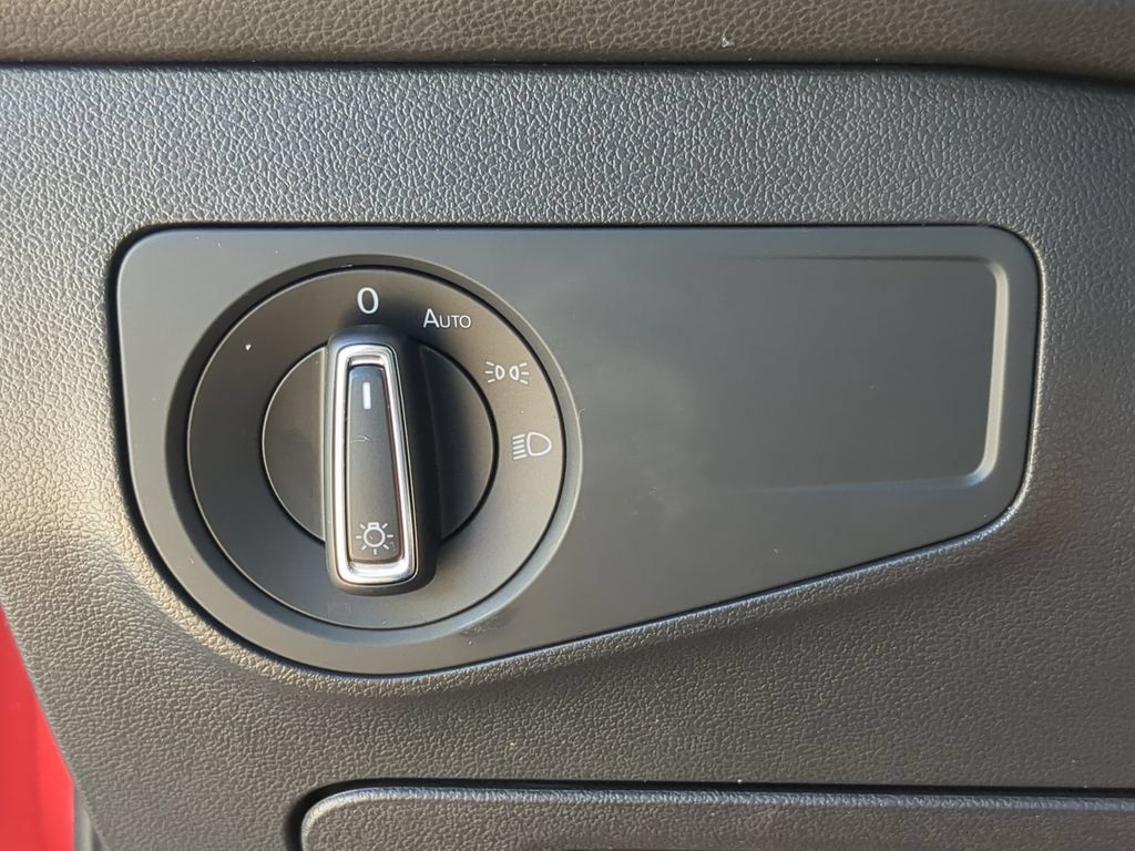 Certified 2023 Volkswagen Tiguan SE FWD image 26