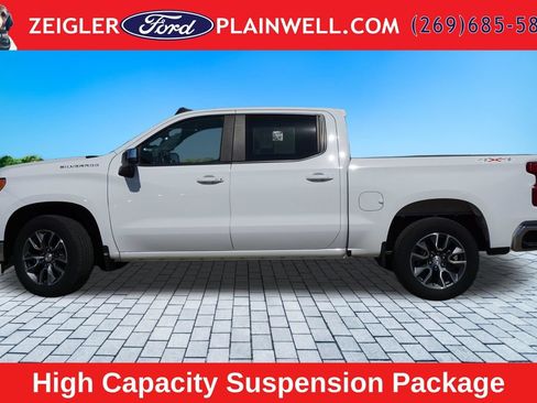 Used 2023 Chevrolet Silverado 1500 LT AWD/4WD image 2