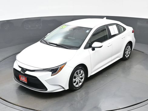 Used 2024 Toyota Corolla LE FWD image 29