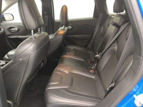 Used 2021 Jeep Cherokee Latitude Plus image 18