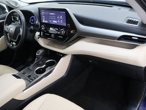Used 2023 Toyota Highlander Limited FWD image 41