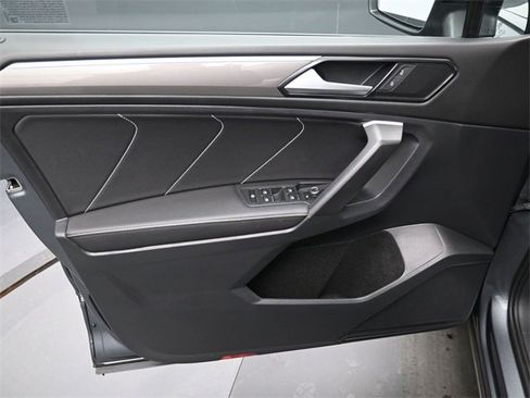 Used 2023 Volkswagen Tiguan SE R-Line image 11