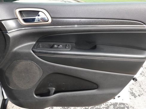 Used 2017 Jeep Grand Cherokee Limited RWD image 23