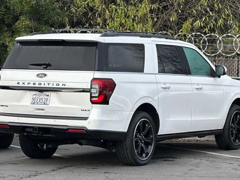 Used 2023 Ford Expedition Max Limited image 3