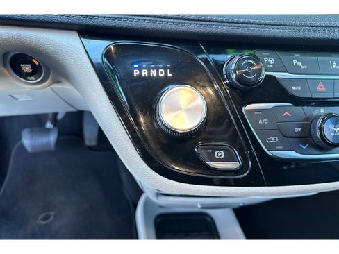 Used 2018 Chrysler Pacifica Limited w/ Advanced Safetytec Group image 26