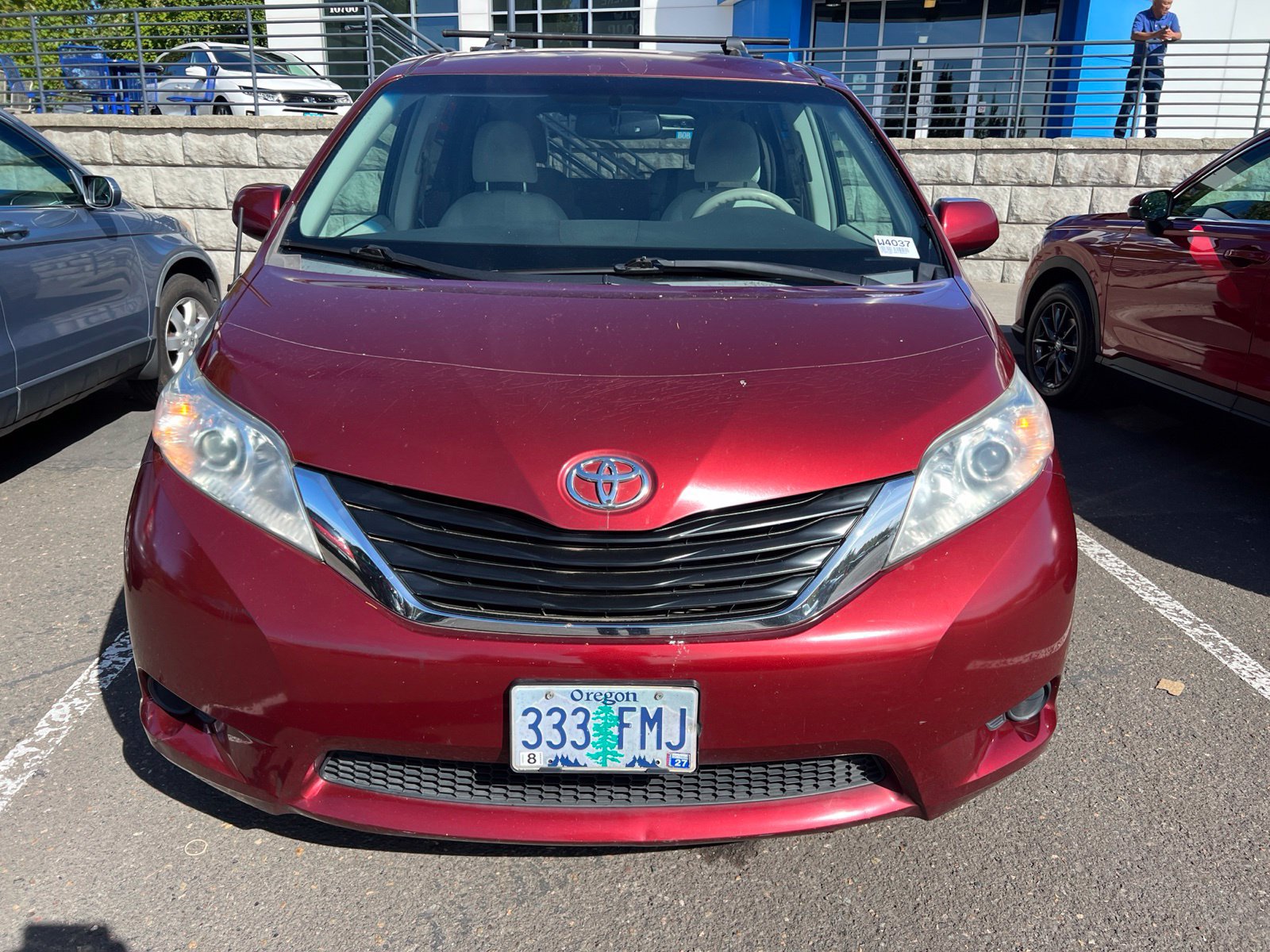 Used 2011 Toyota Sienna LE FWD image 2