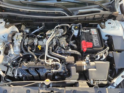 Used 2025 Nissan Altima 2.5 SV FWD image 13
