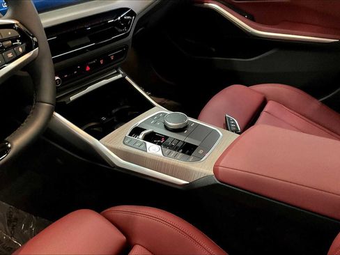 Used 2025 BMW 330i Sedan w/ Premium Package image 20