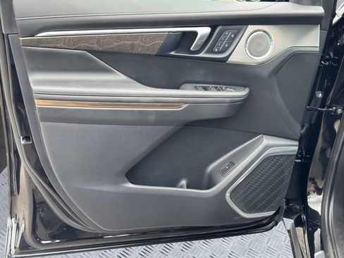 Certified 2026 Buick Enclave Avenir w/ Super Cruise Package AWD/4WD image 13