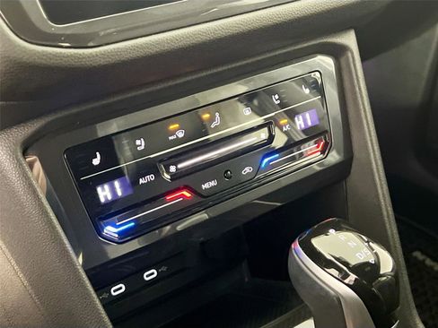 Used 2024 Volkswagen Tiguan SEL R-Line image 15