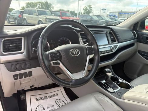 Used 2016 Toyota Highlander XLE AWD/4WD image 24