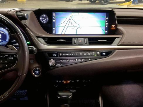 Used 2021 Lexus ES 300h Ultra Luxury w/ Accessory Package 2 image 7