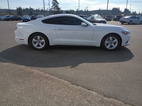 Used 2016 Ford Mustang Coupe image 8