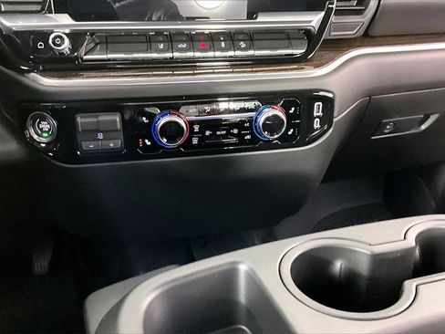 New 2026 GMC Sierra 2500 SLE w/ SLE Value Package; image 7