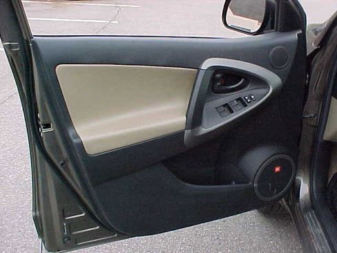 Used 2011 Toyota RAV4 Limited w/ Limited Extra Value Pkg image 17