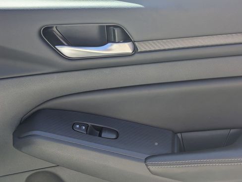 Used 2025 Nissan Altima 2.5 SV image 32