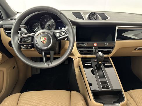 Certified 2025 Porsche Macan image 26