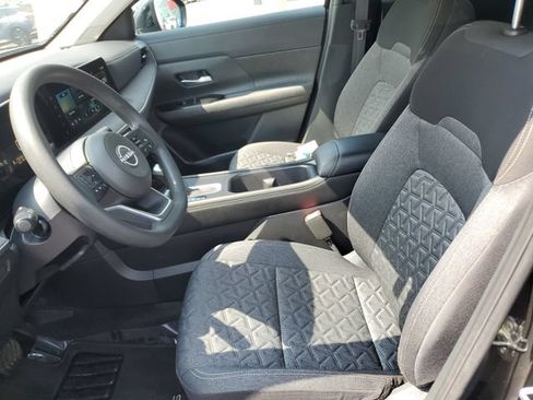 Certified 2025 Nissan Kicks SV AWD/4WD image 17