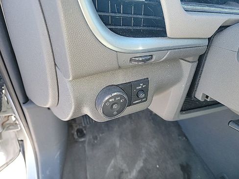 Used 2016 Chevrolet Traverse LT image 20