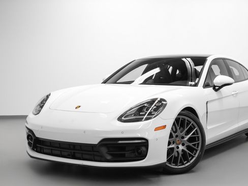 Used 2023 Porsche Panamera 4 image 7