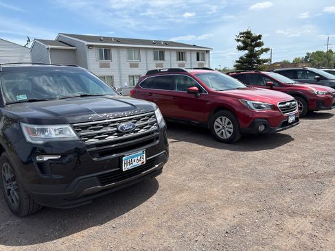 Used 2018 Ford Explorer XLT w/ XLT Appearance Package AWD/4WD image 15