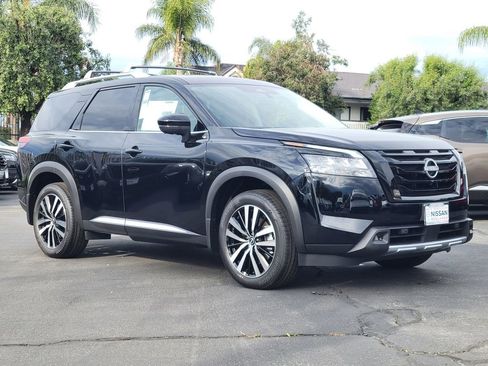 New 2025 Nissan Pathfinder Platinum image 17